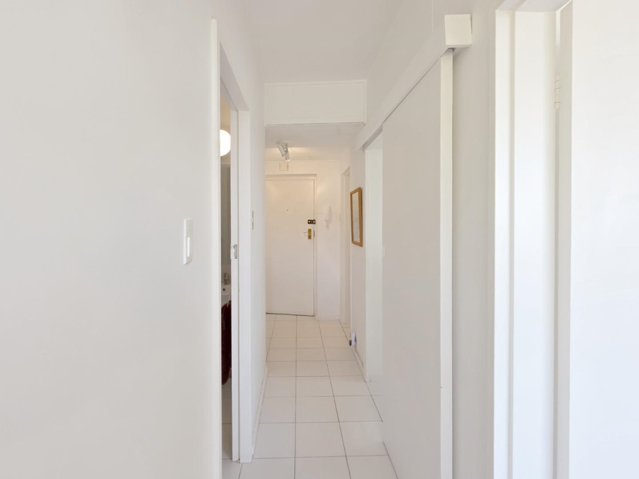 1 Bedroom Property for Sale in Vredehoek Western Cape